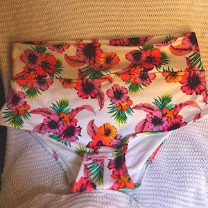 NWT PINK Victoria’s Secret XL Floral swimming bottoms